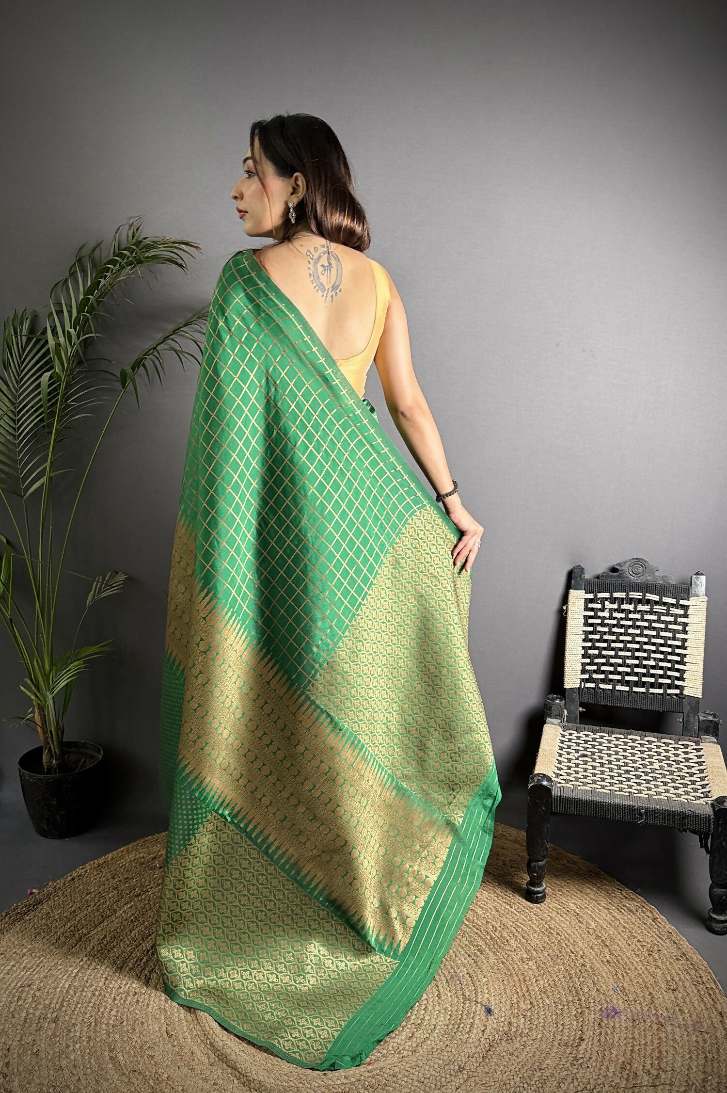 Joban Fashion Emerald Green Banarasi Soft Lichi Silk Checks & Woven Saree - Distacart