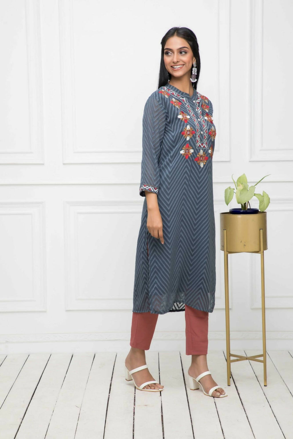 Myshka Women Solid Georgette Straight V-Neck Grey Kurtas - Distacart