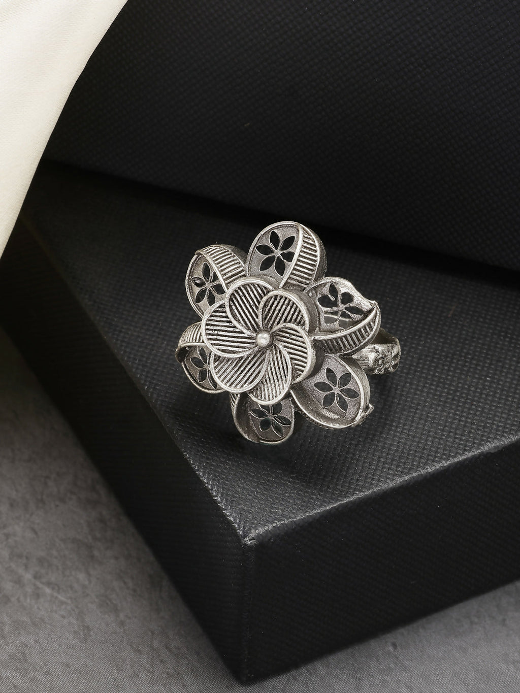 NVR Women's Silver-Toned Floral Shape Adjustable Finger Ring