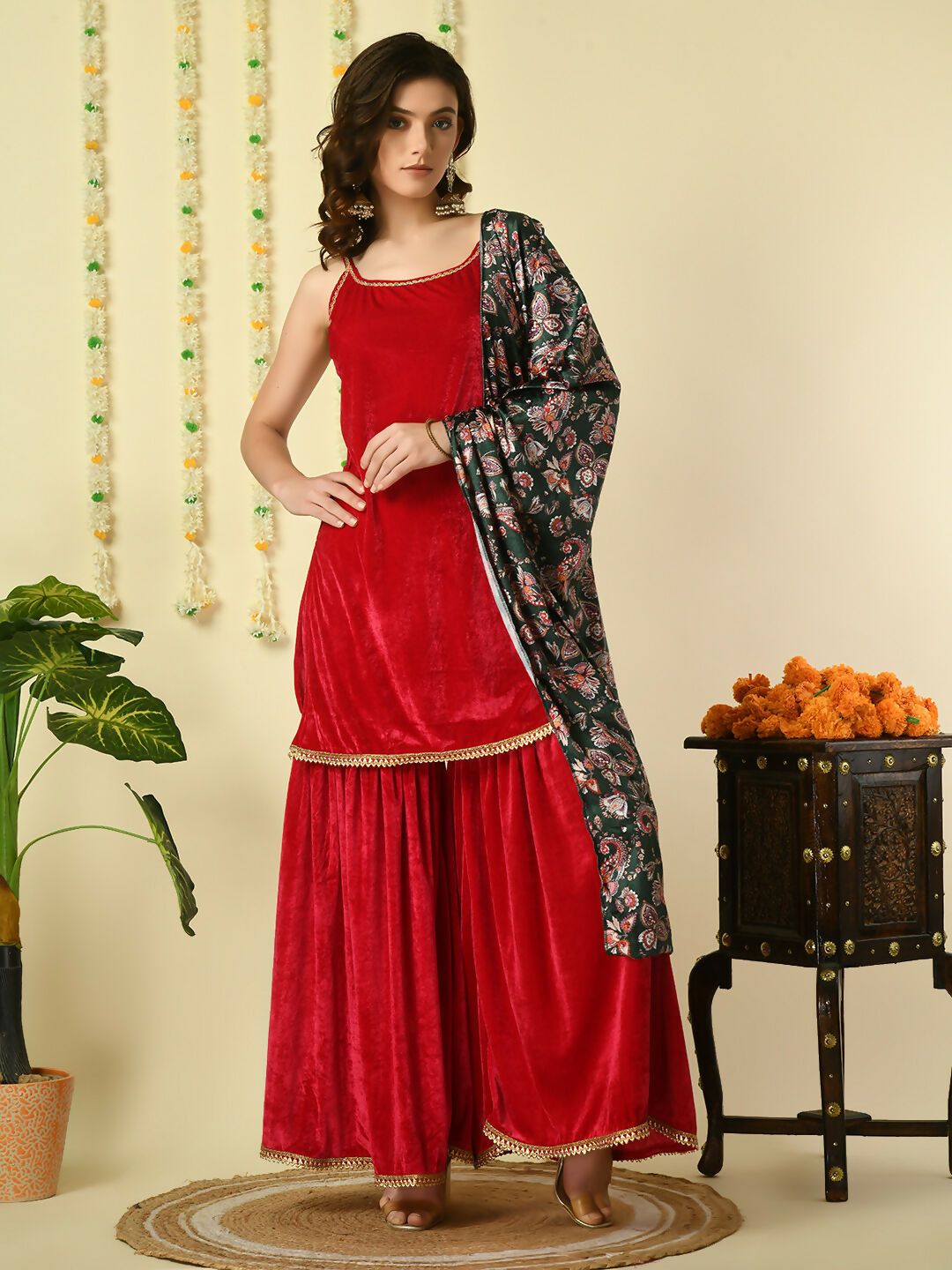 Myshka Women's Pink Velvet Kurti & Sharara With Dupatta Party Sets