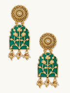 Nuyug 22K Gold-Plated Pearl Beaded Strings Green Enamel Pendant with Floral Motifs Necklace Set