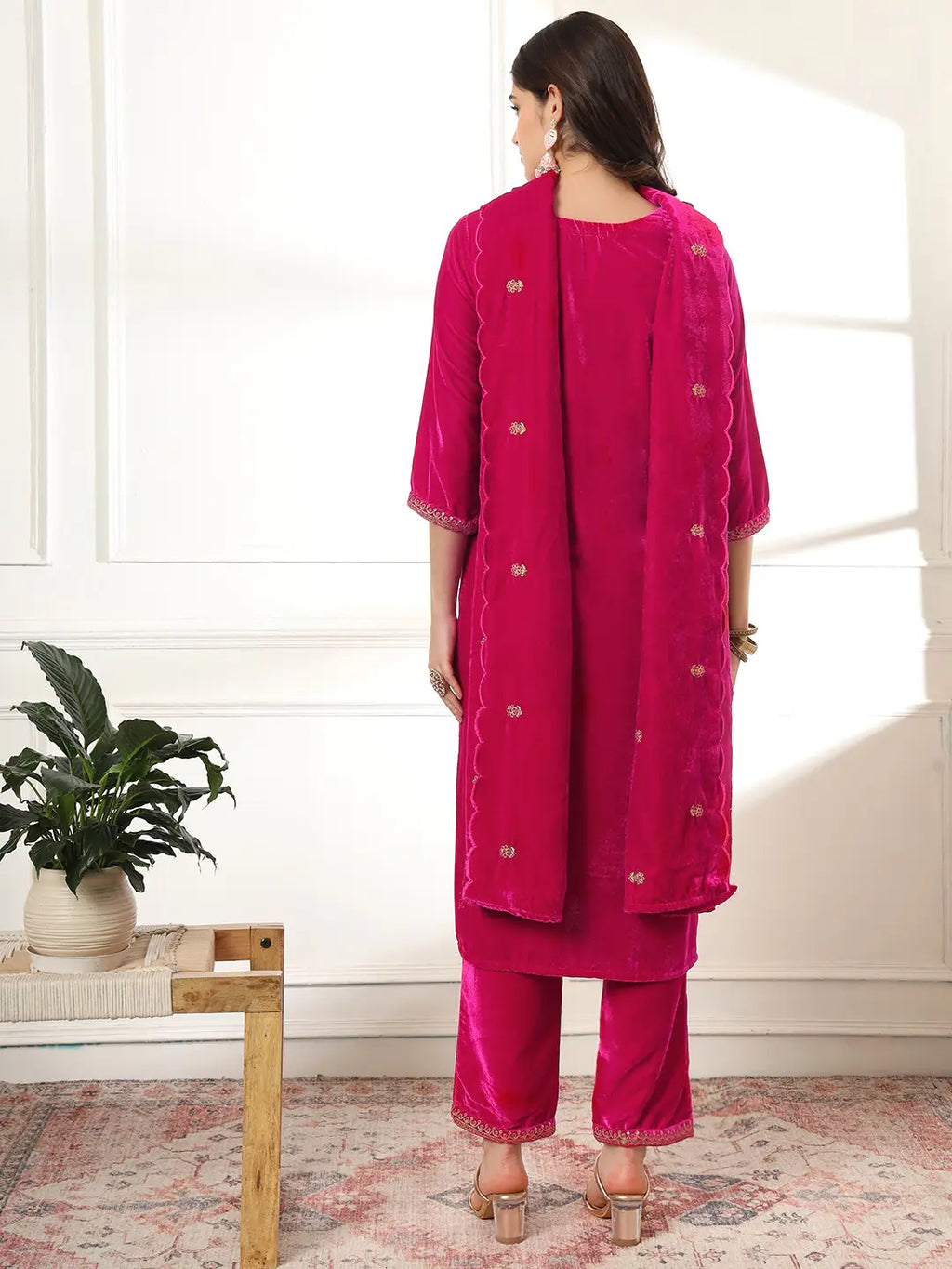Yufta Velvet Pink Kurta Dupatta Set With Embroidery - Distacart
