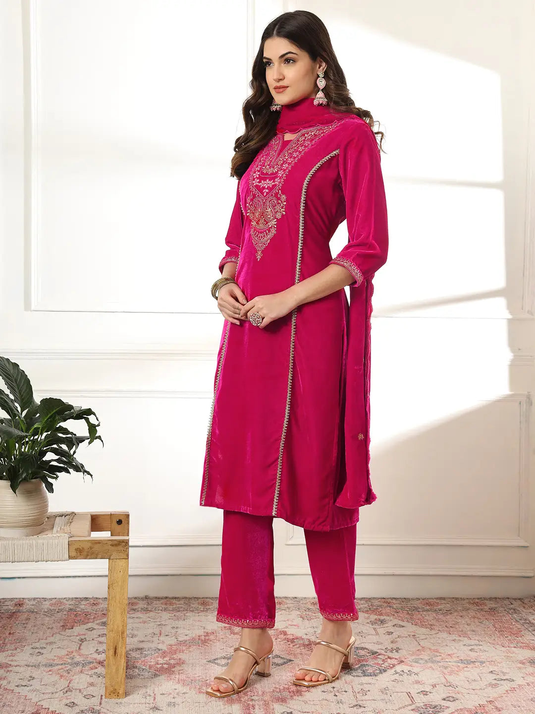 Yufta Velvet Pink Kurta Dupatta Set With Embroidery - Distacart