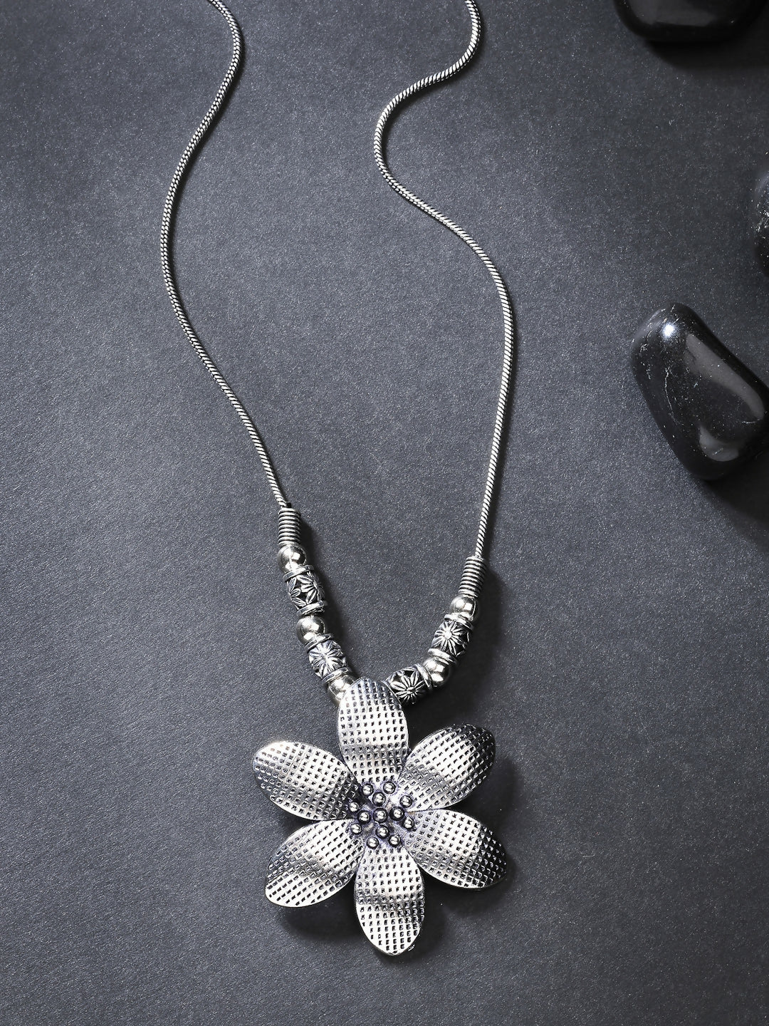 NVR Women's Silver-Toned Floral Shape Pendant with Chain