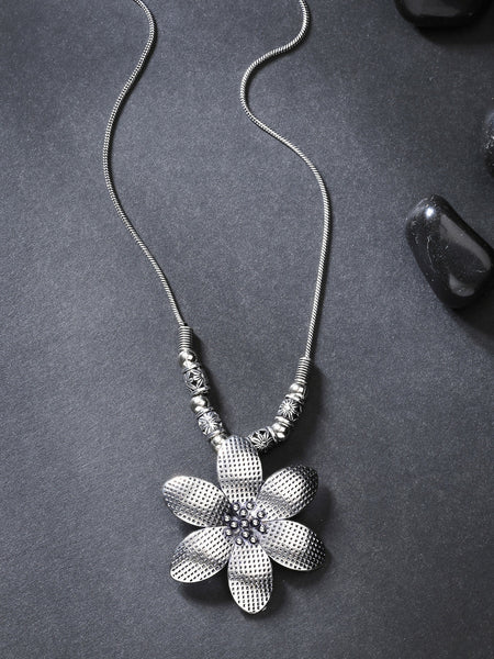 NVR Women's Silver-Toned Floral Shape Pendant with Chain