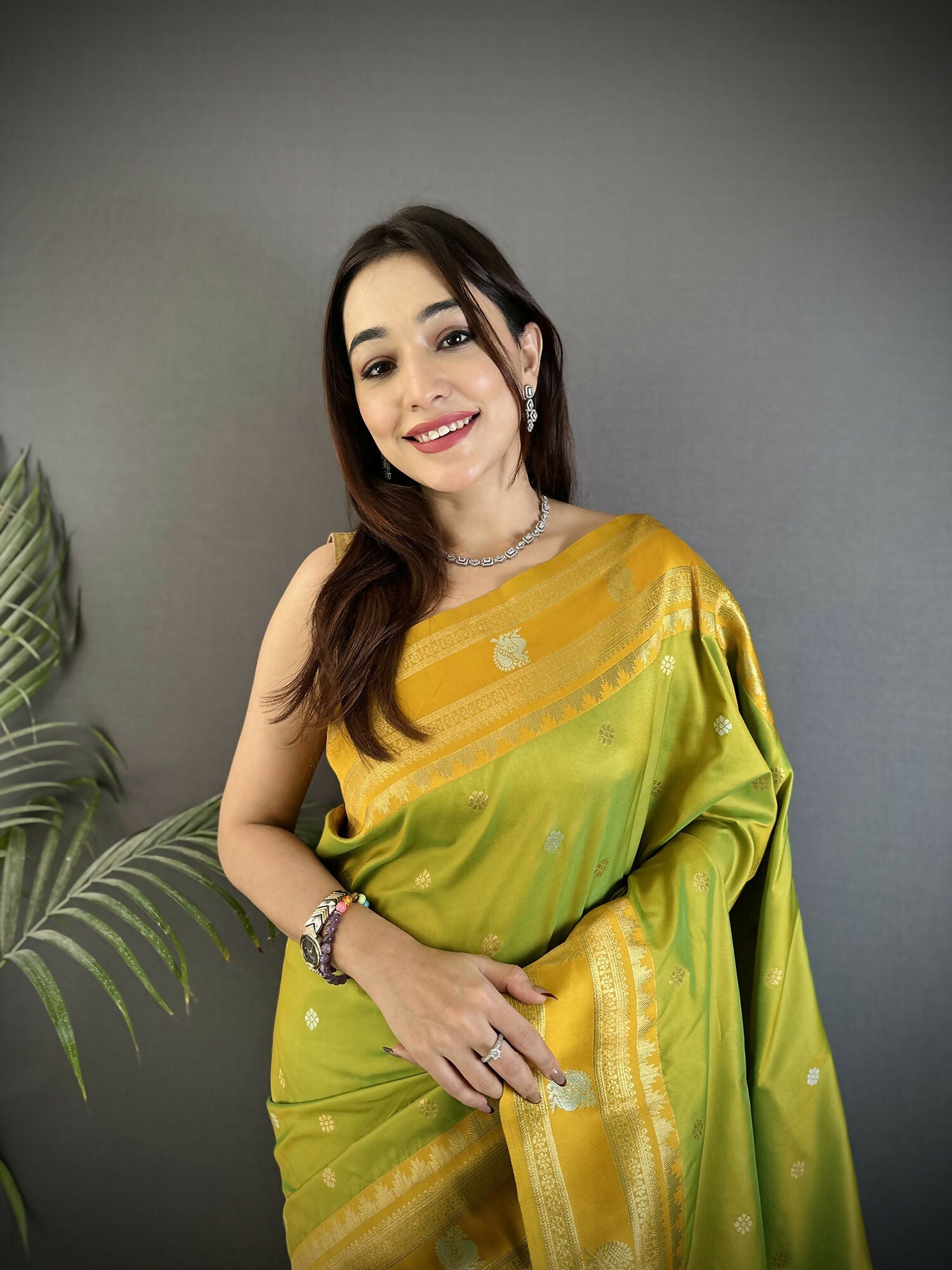 Joban Fashion Light Green Banarasi Soft Silk Woven Saree - Distacart