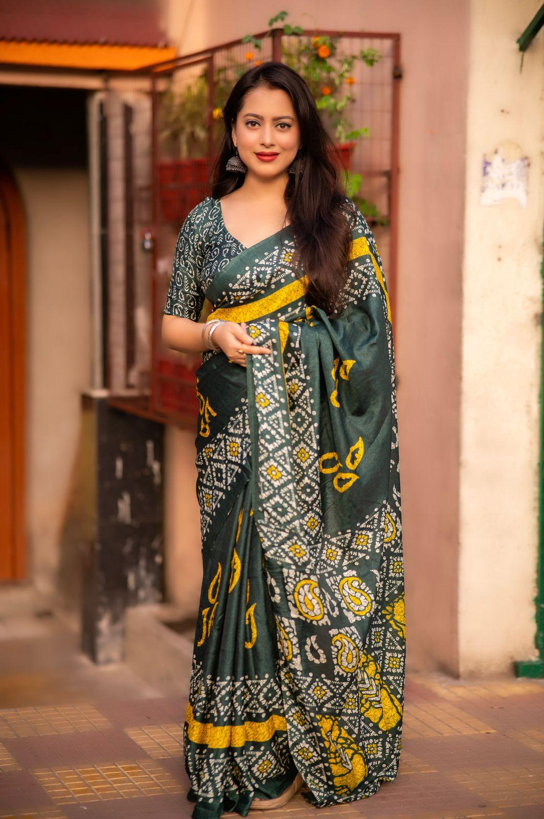 Green Silk Blend Ethnic Motifs Saree with Unstitched Blouse - Hiral Fashion