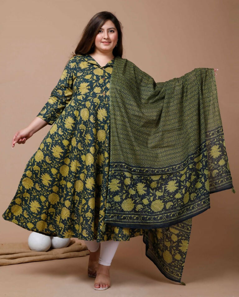 Miravan Women's Plus Size Floral Green Printed Cotton Anarkali Kurta With Dupatta