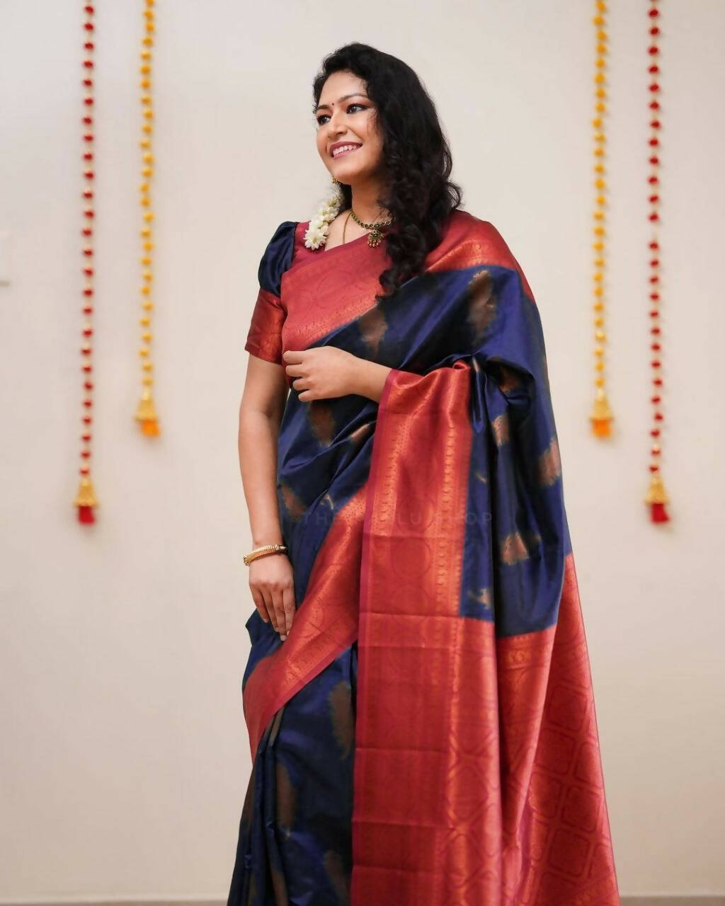 DEIANA'S Beautiful Designer Golden zari Soft Lichi Silk Saree - Navy Blue