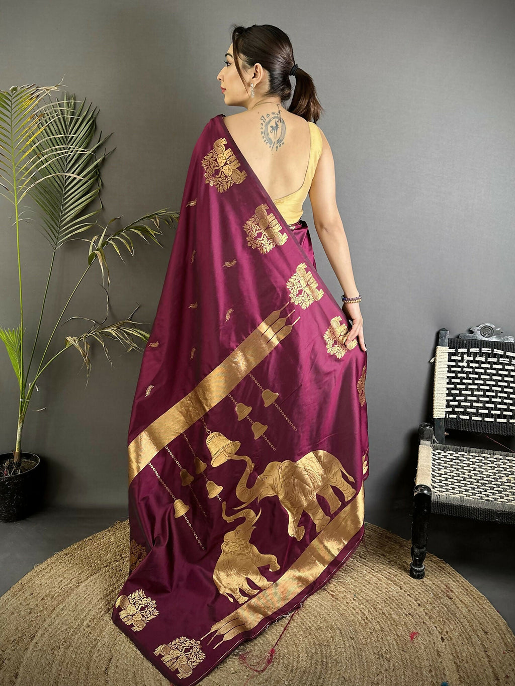 Joban Fashion Magenta Motifs Zari Weaving Soft Silk Banarasi Saree