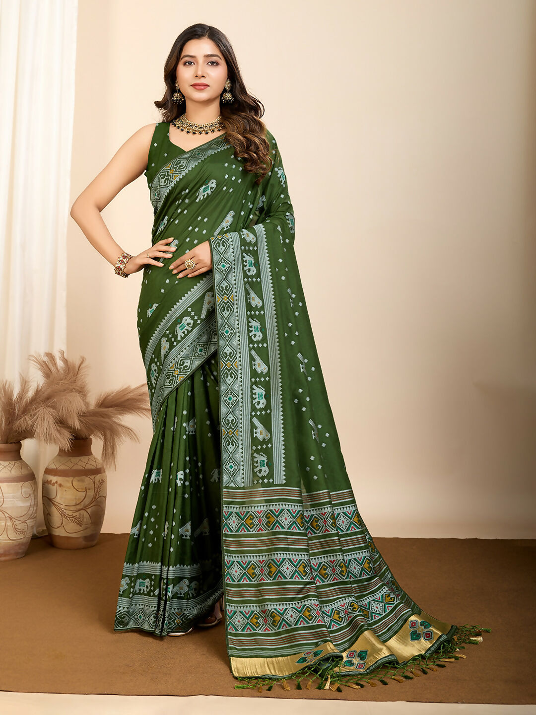 Green Soft Silk Woven Meenakari Designer Saree - Vedanti
