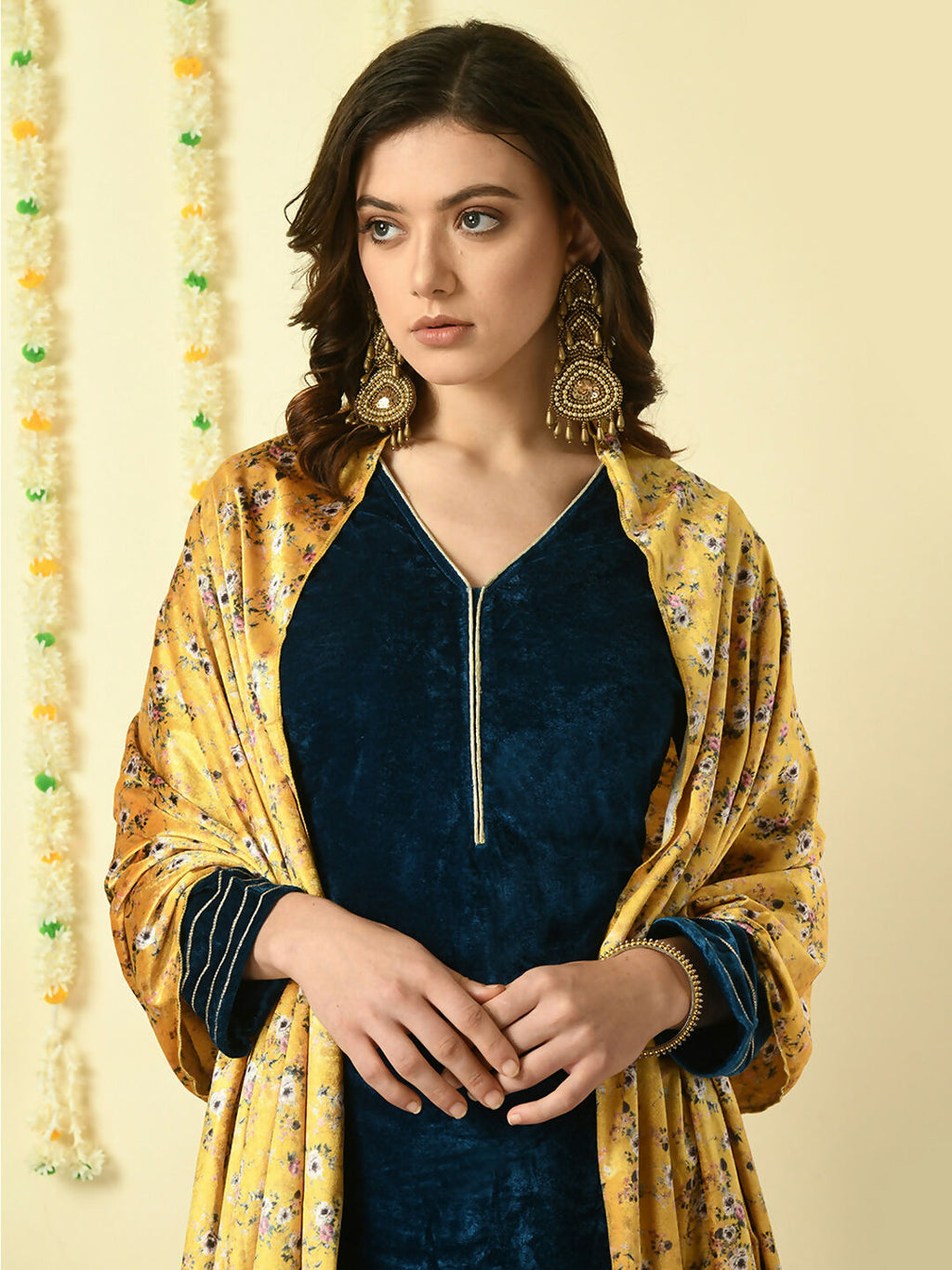 Myshka Women's Teal Velvet Kurta & Trousers With Dupatta Party Sets
