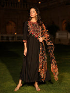 J4933BLACK (1)-2000x2666