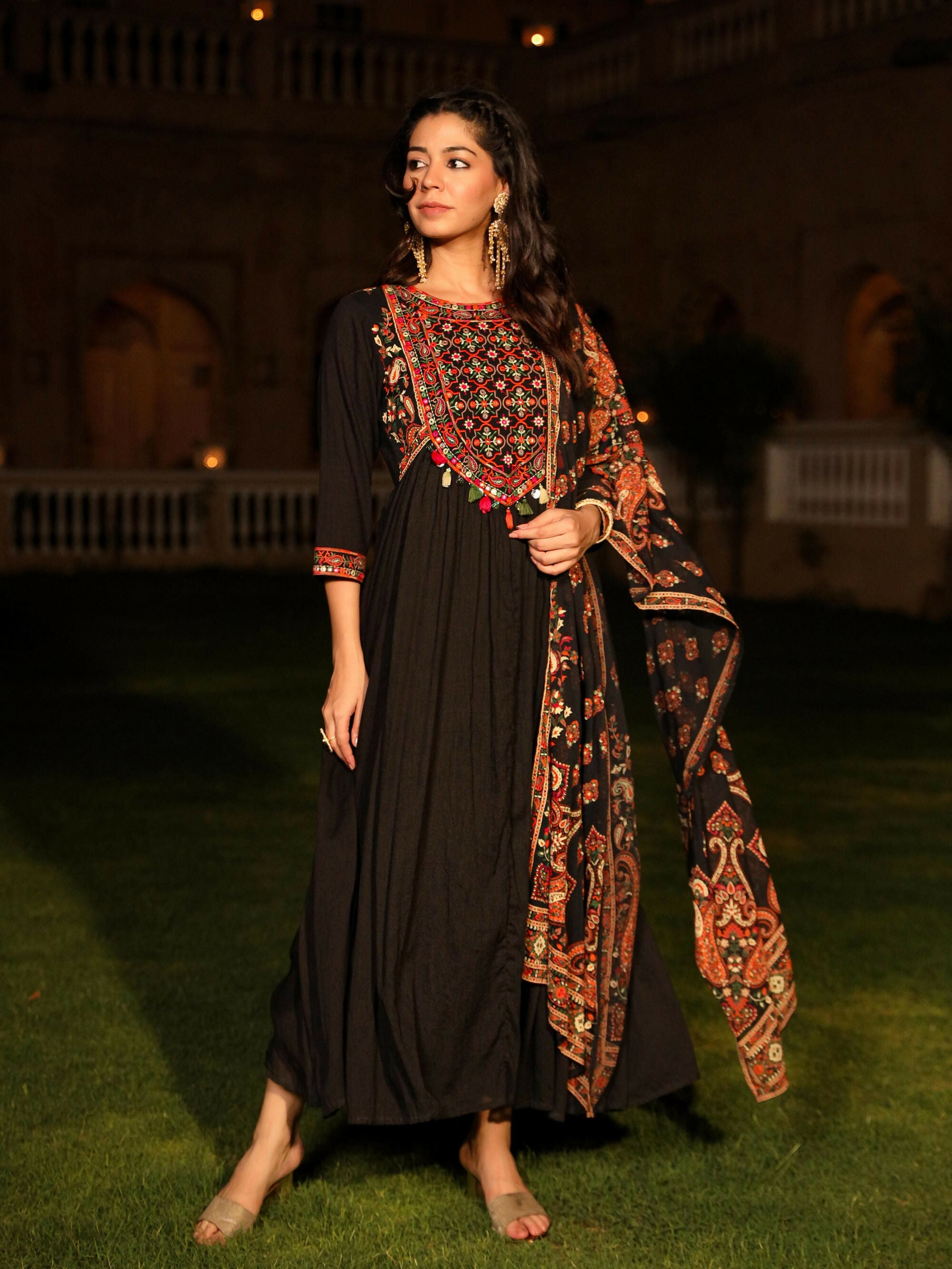 J4933BLACK (1)-2000x2666