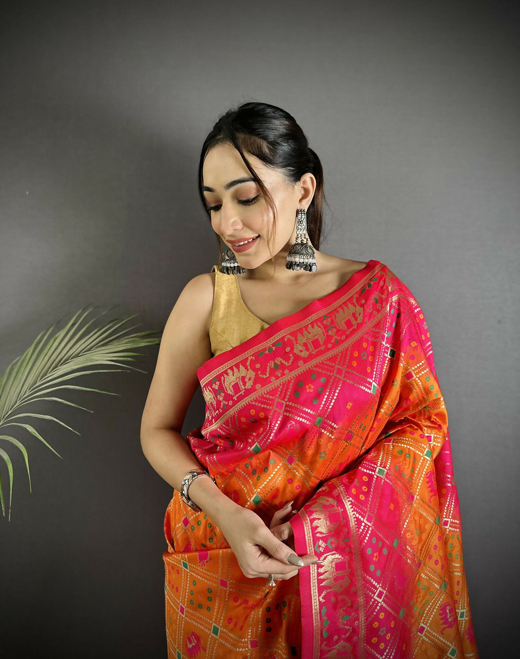Joban Fashion Orange And Pink Geometric Pattern Soft Silk Patola Saree - Distacart