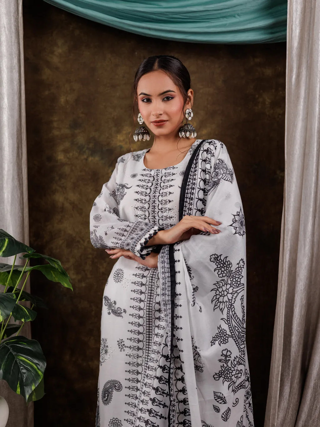 Yufta White Cotton Straight Paisley Kurta Dupatta Pant Set