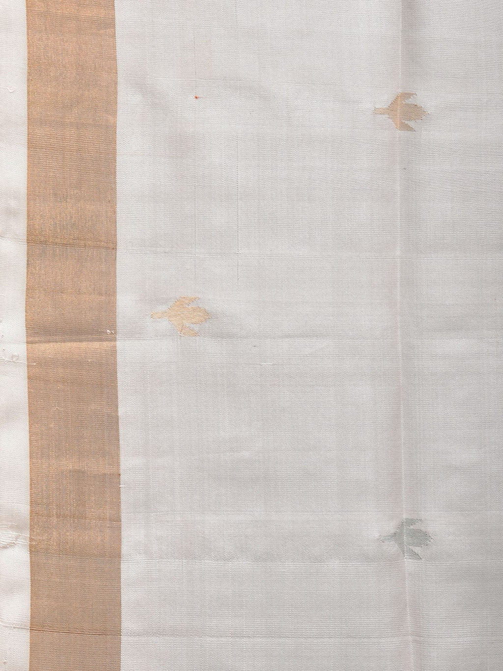 White Uppada Silk Handloom Saree with Jamdani Pallu Design - Global Threads