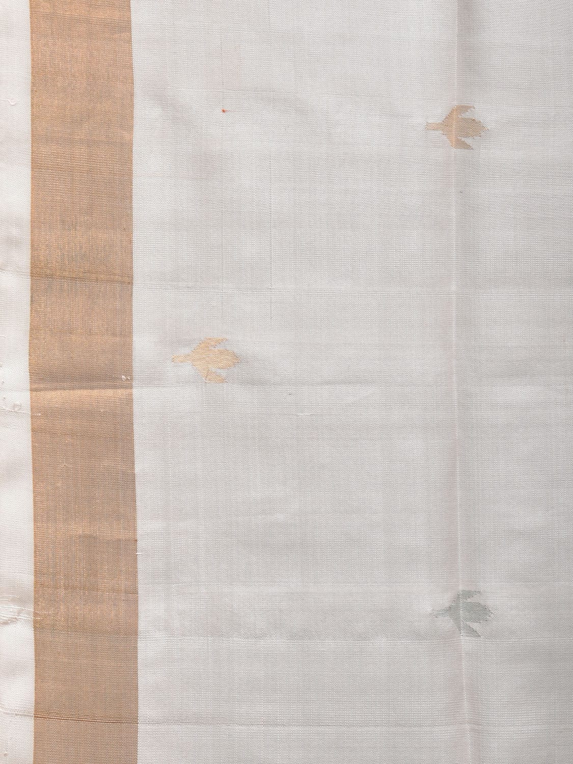White Uppada Silk Handloom Saree with Jamdani Pallu Design - Global Threads