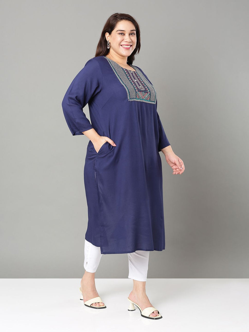 Sztori Plus Size Floral Yoke Design Sequinned Straight Kurta
