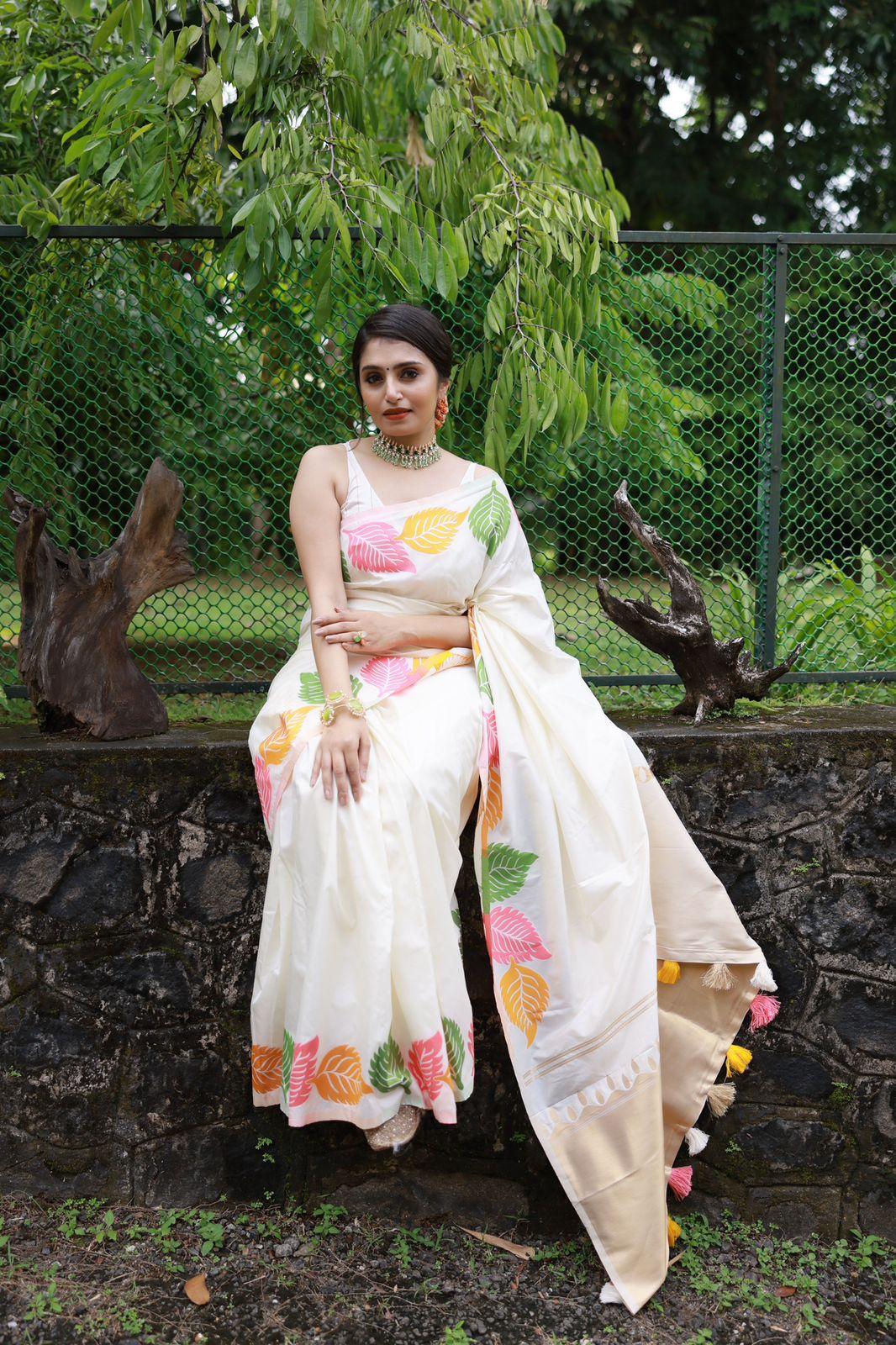 White Pure Silk Woven Design Saree with Unstitched Blouse - A2M - Distacart