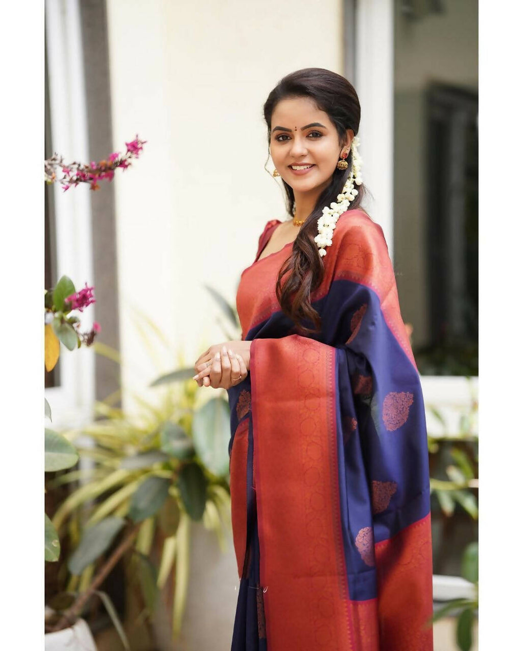 DEIANA'S Beautiful Designer Golden zari Soft Lichi Silk Saree - Navy Blue