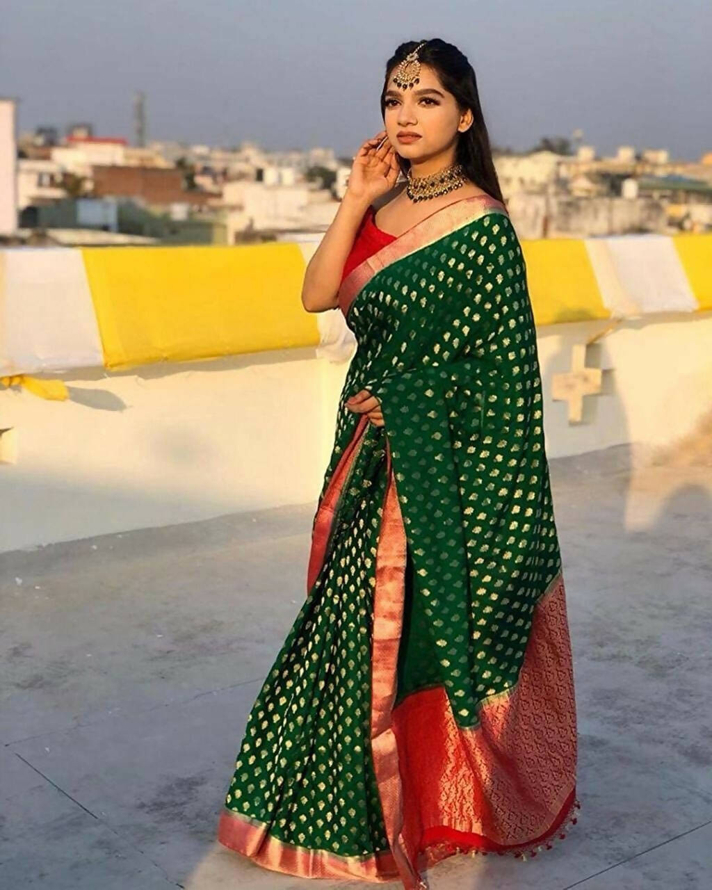 DEIANA'S Beautiful Designer Golden zari Soft Lichi Silk Saree - Green