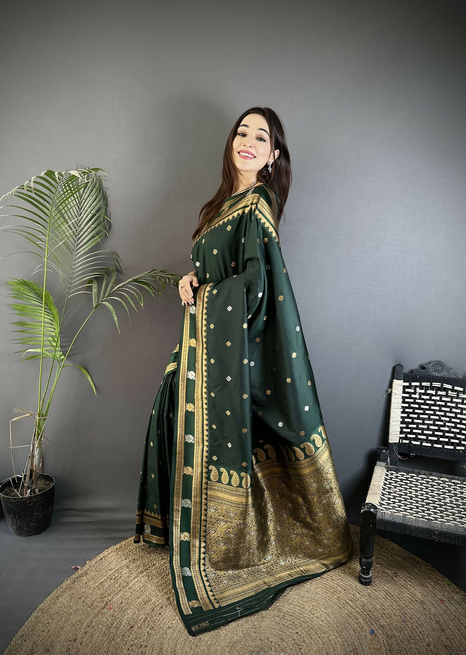 Joban Fashion Dark Green Banarasi Soft Silk Woven Saree - Distacart