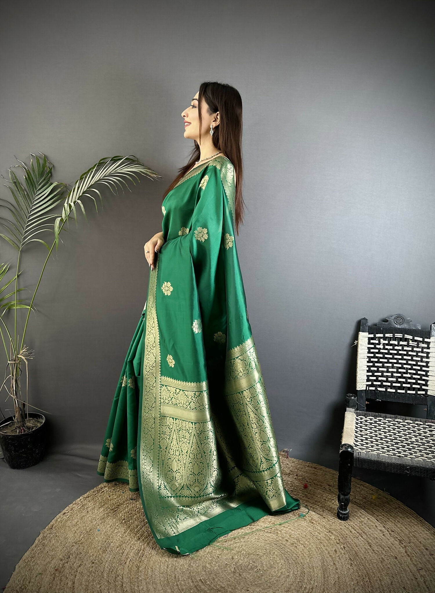 Joban Fashion Green Floral Jacquard Woven Design Cotton Silk Banarasi Silk Saree - Distacart