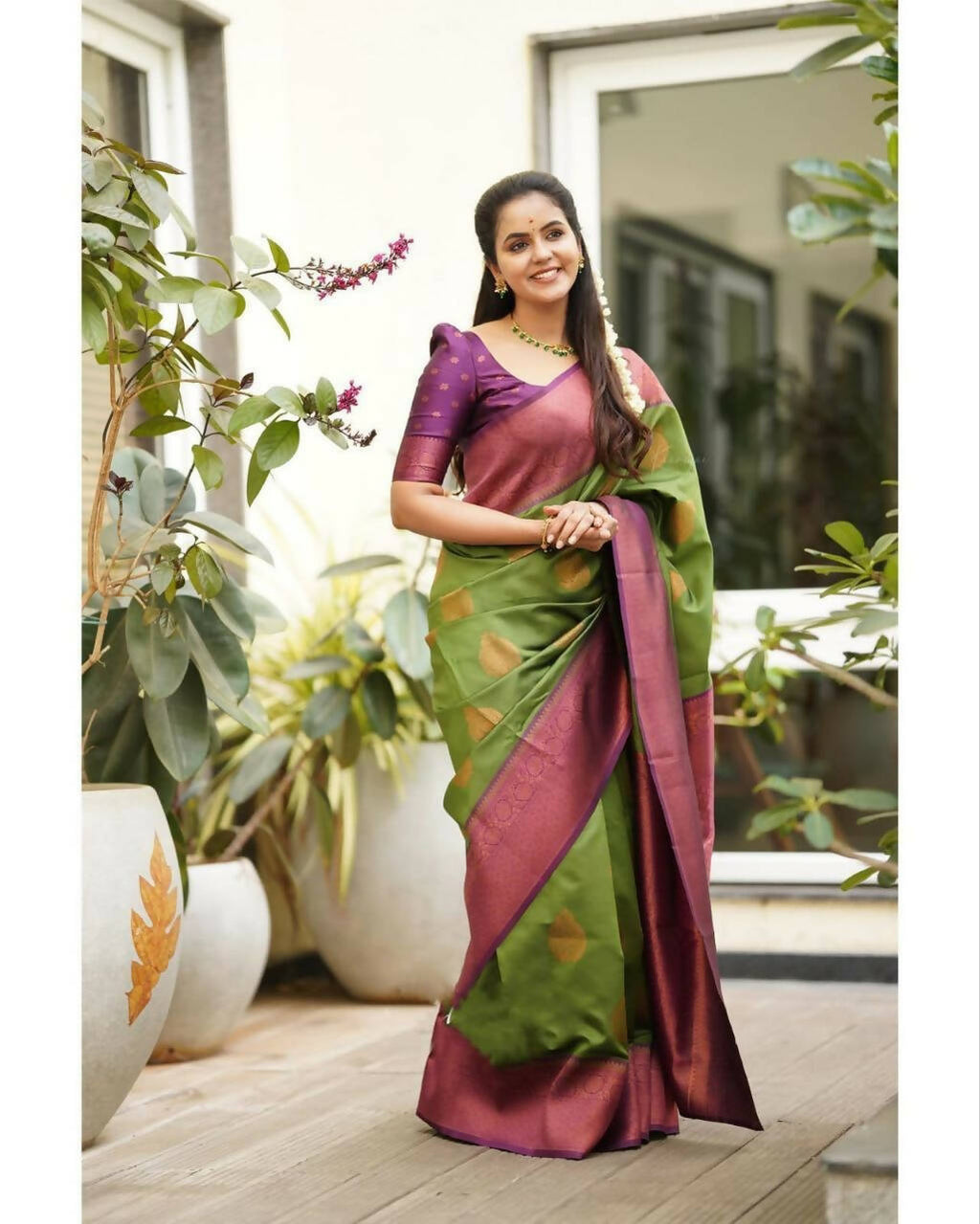 DEIANA'S Beautiful Designer Golden zari Soft Lichi Silk Saree - Green
