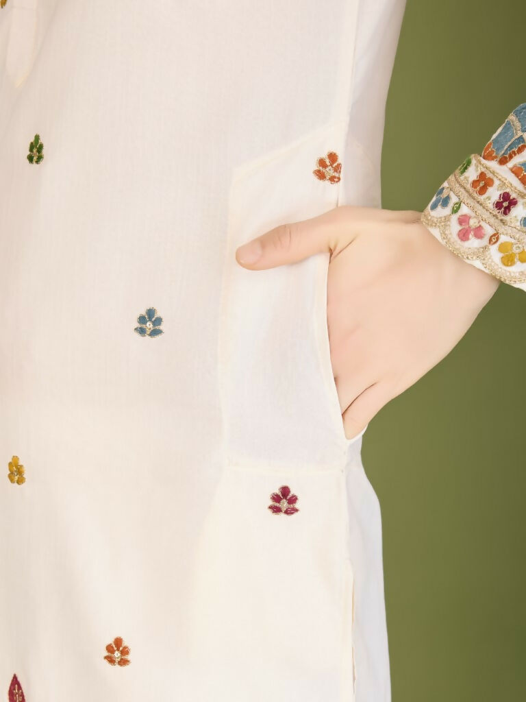 Vastranavya White Exclusive Festival Wear Cotton Sequence Embroidered & Thread Work Kurta