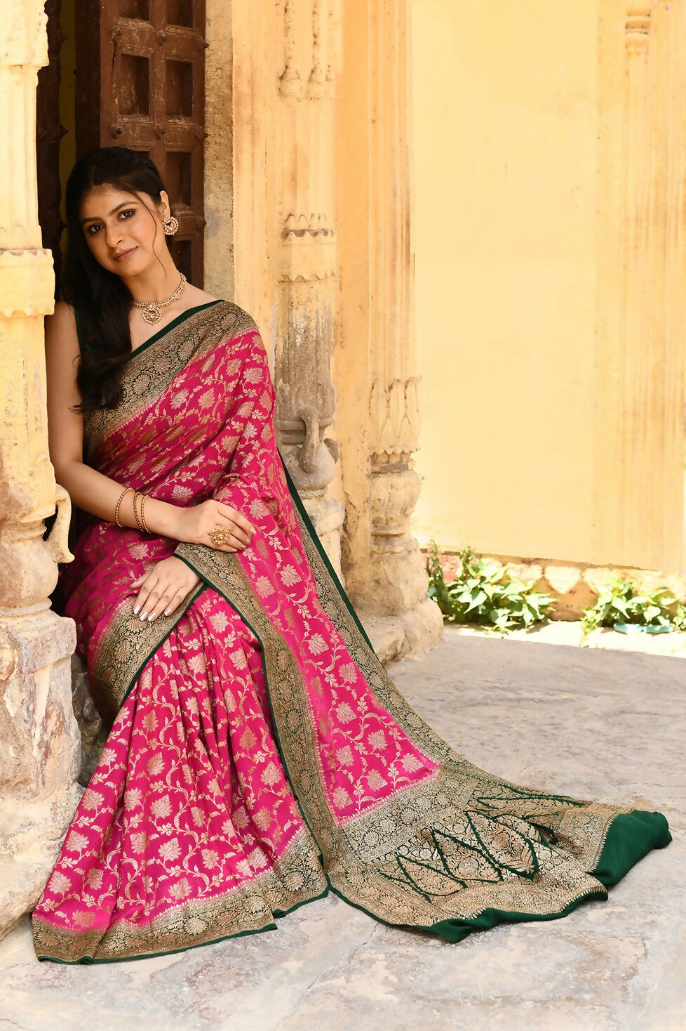 Joban Fashion Pink Crepe Chiffon Pure Handloom Banarasi Silk Saree