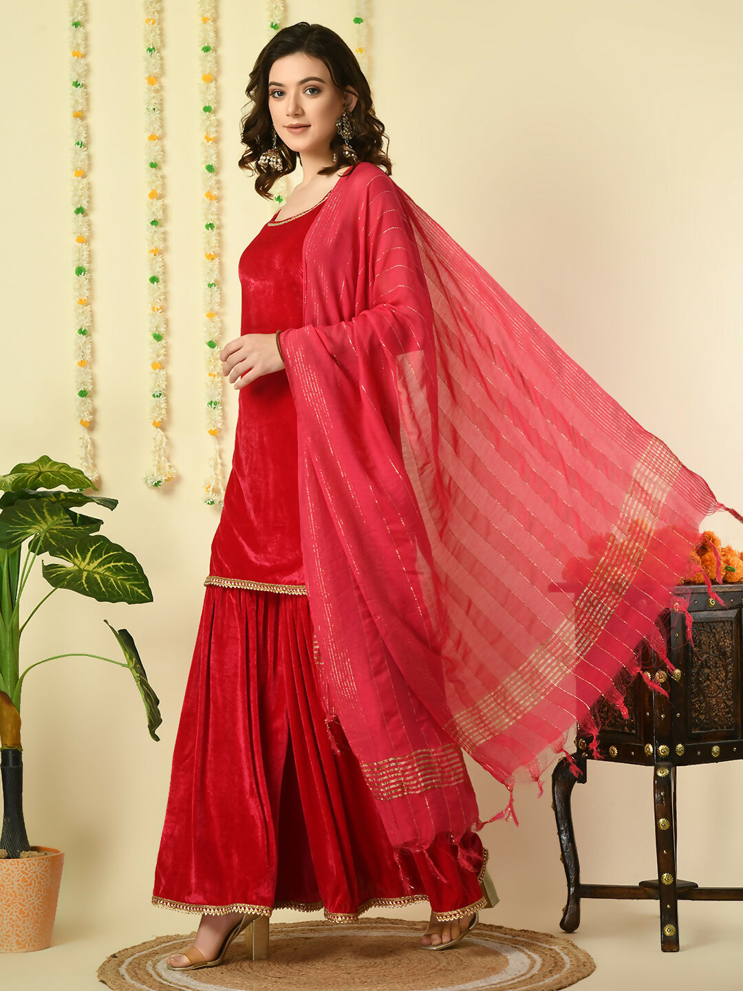 Myshka Women's Pink Velvet Kurti & Sharara With Dupatta Party Sets