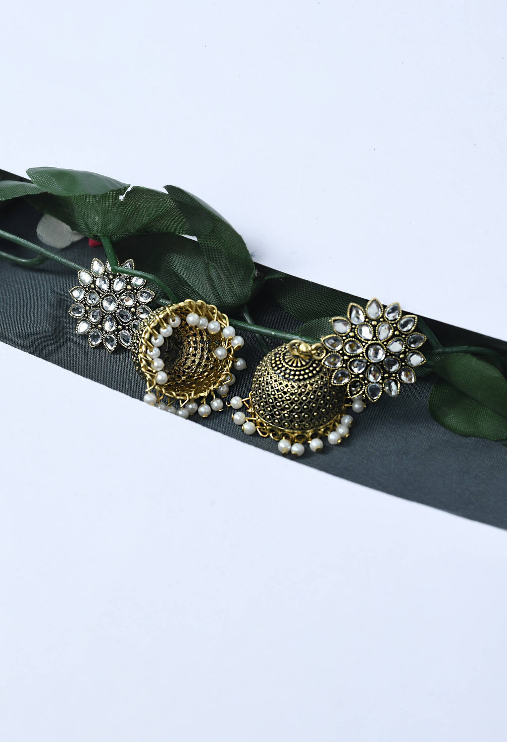 Mominos Fashion Johar Kamal Beautiful Kundan Work Jhumka With White Beads - Distacart