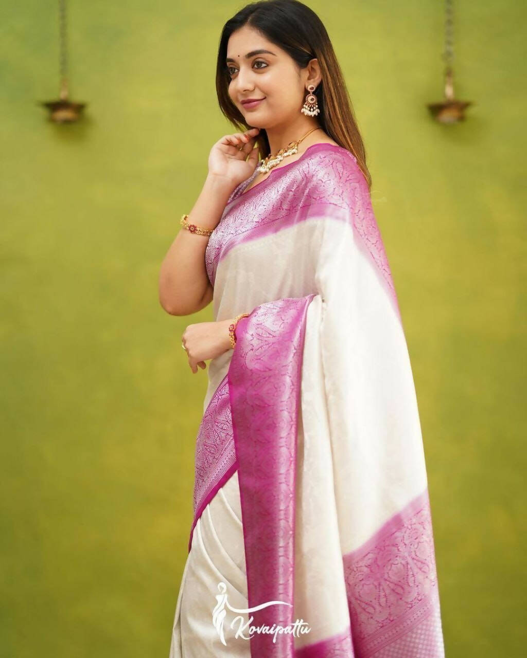 DEIANA'S Beautiful Designer Golden zari Soft Lichi Silk Saree - White