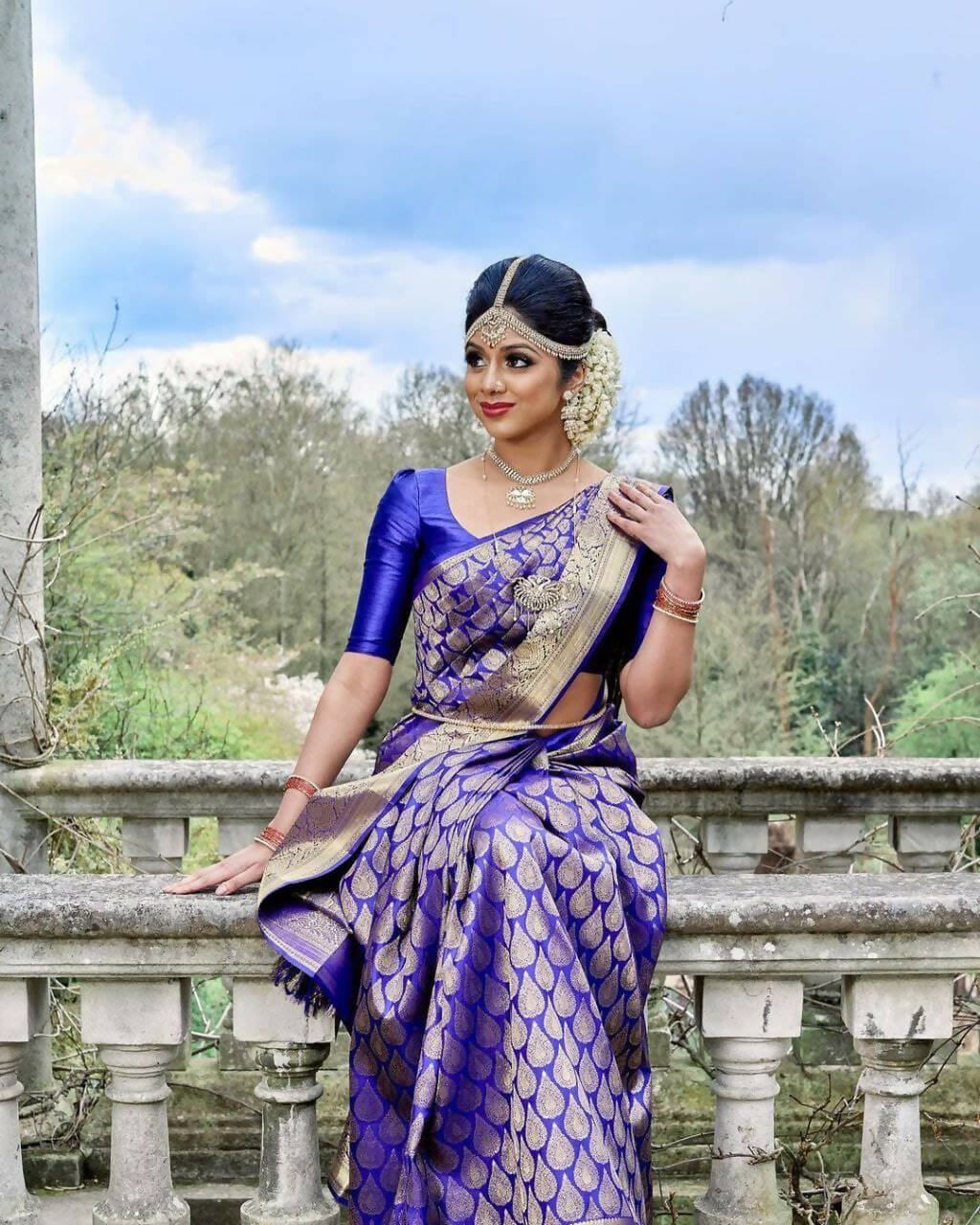DEIANA'S Beautiful Designer Golden zari Soft Lichi Silk Saree - Blue