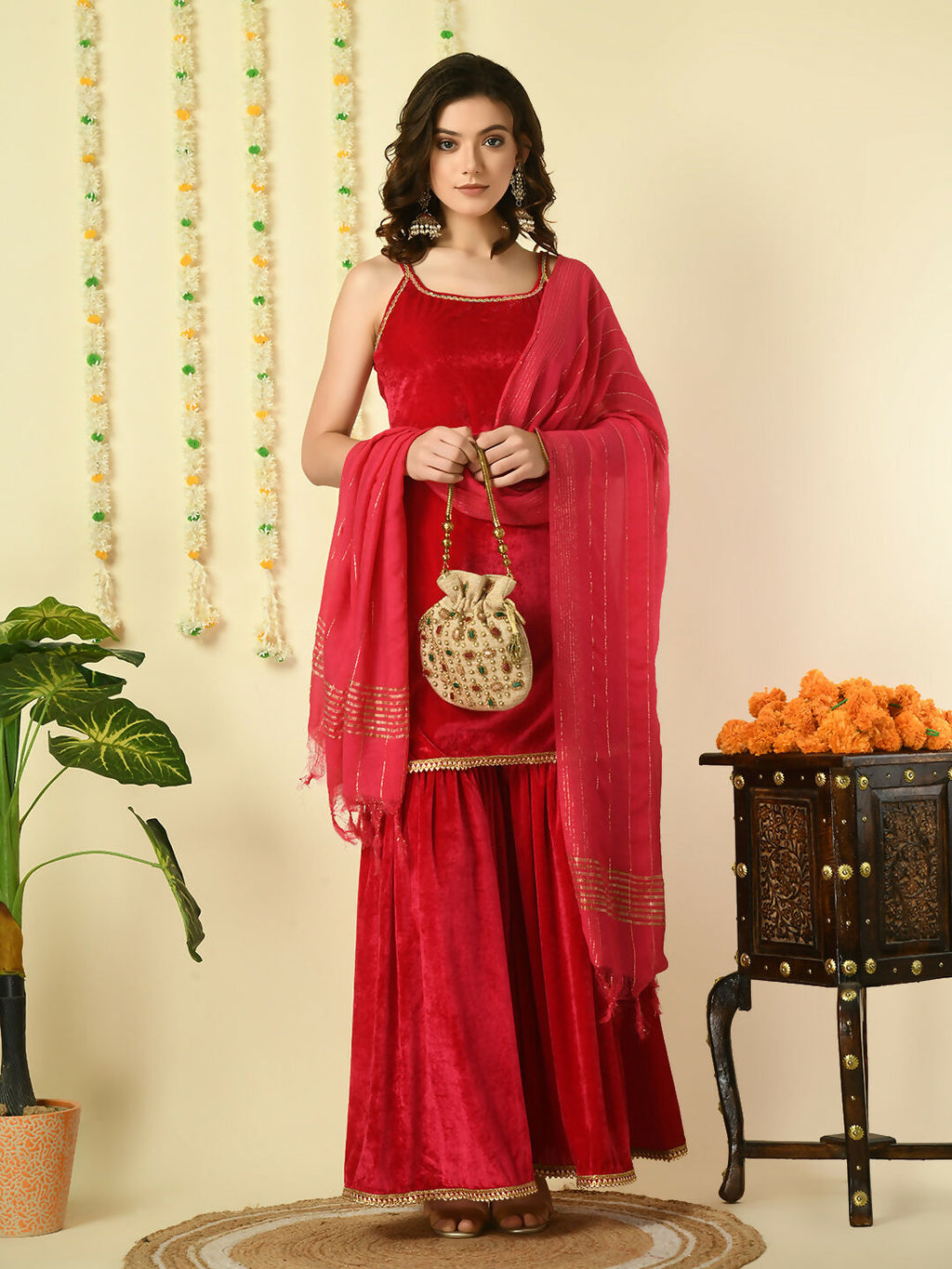 Myshka Women's Pink Velvet Kurti & Sharara With Dupatta Party Sets