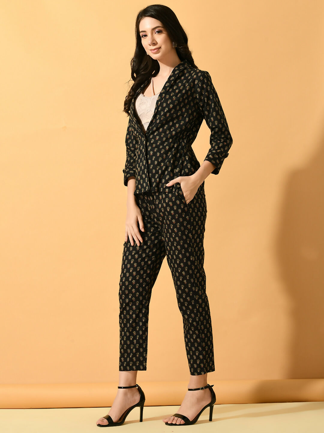 Myshka Women's Black Printed Floral Jacket