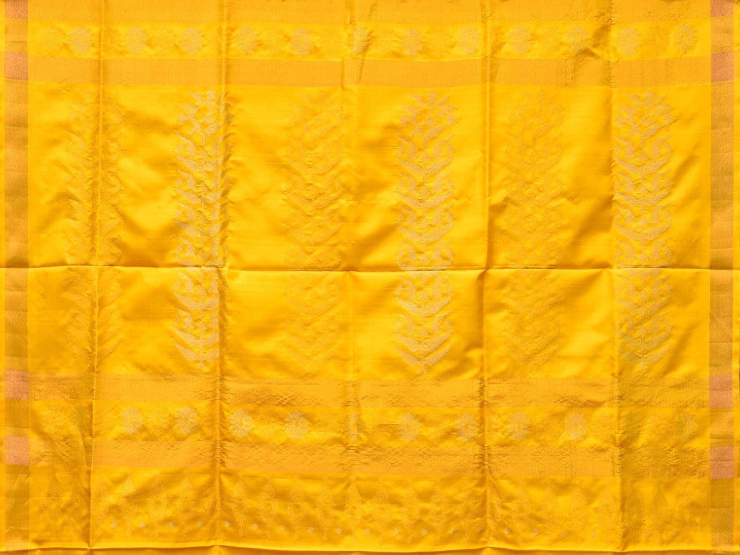 Yellow Uppada Silk Handloom Saree with Karpur Pallu Design - Global Threads