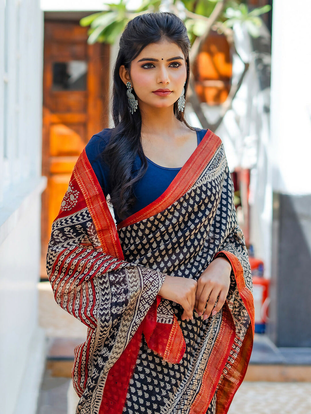Zibaa Hand-Blocked Pure Maheshwari Silk Navy Blue Saree - Distacart