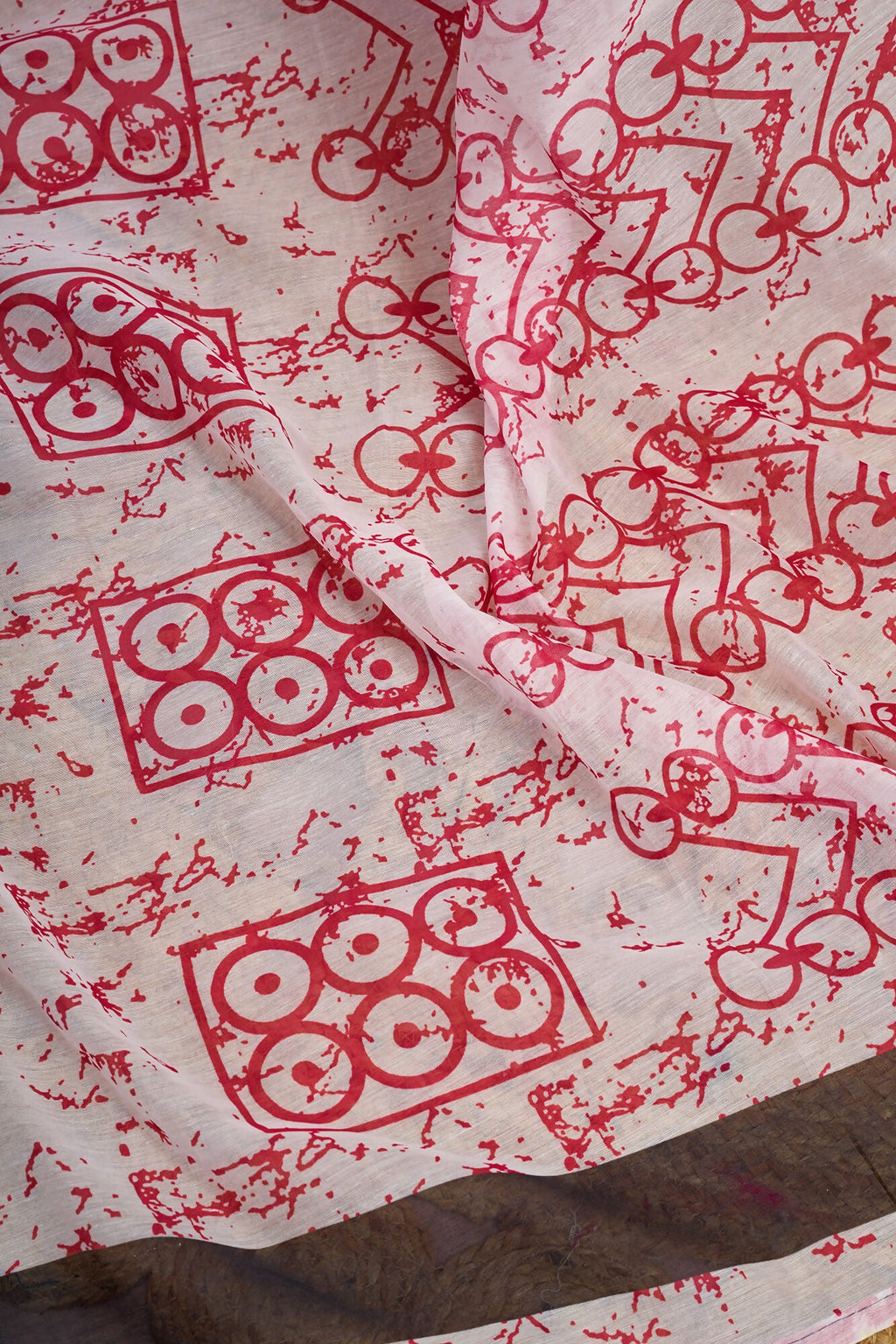 Vastranavya White Red Digital Printed Linen Ready To Wear Designer Saree with Unstitched Blouse - Distacart