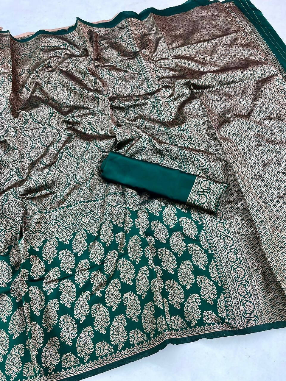 DEIANA'S Beautiful Designer Golden zari Soft Lichi Silk Saree - Green