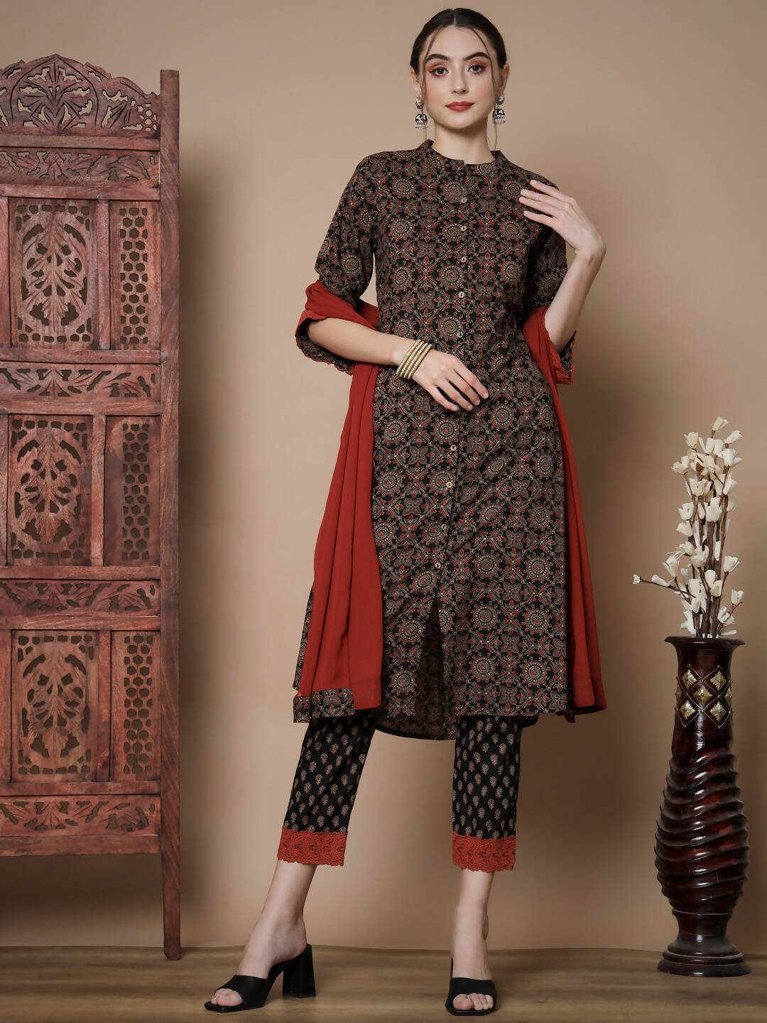 Myshka Women's Muli A-Line Kurta & Trousers With Dupatta