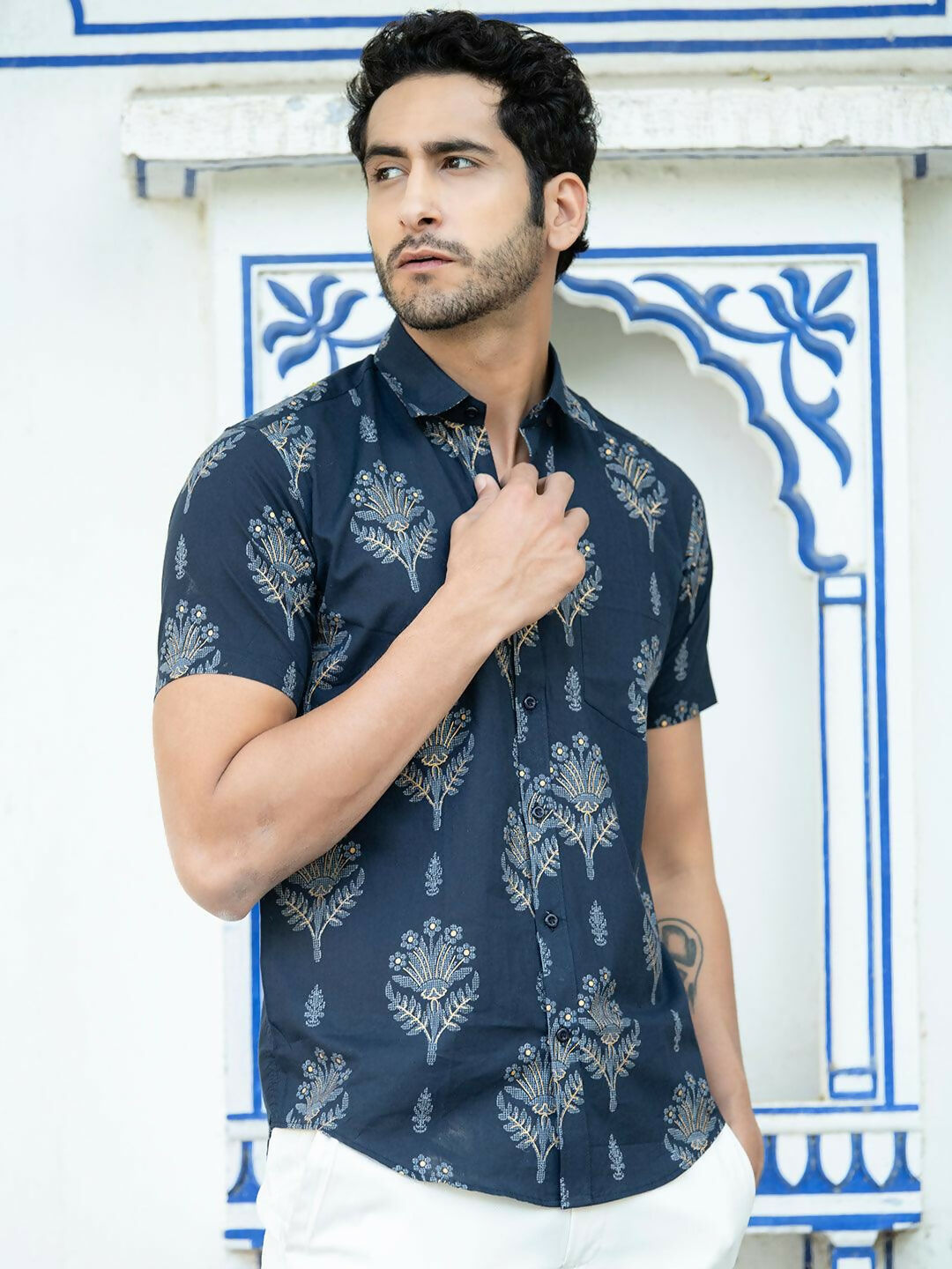 Miravan Men's Pure Cotton Blue Floral Printed Half Sleeve Slim Fit Shirt