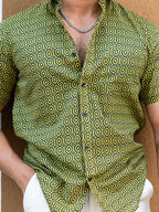 Miravan Men's Green Geomatric Printed Half Sleeve Slim Fit shirt